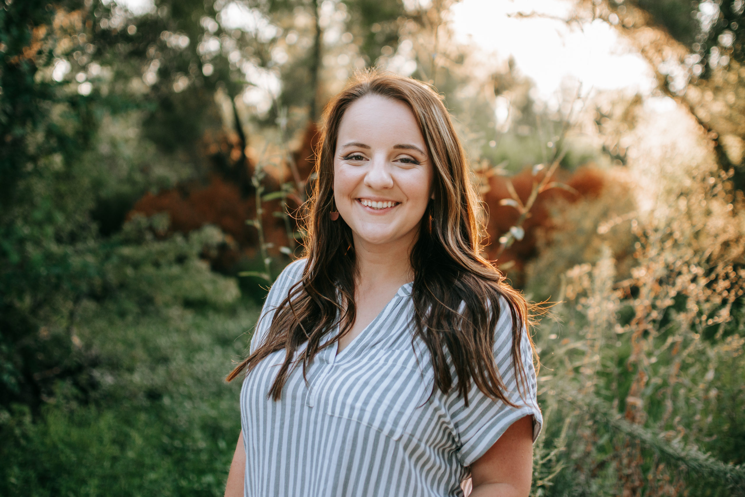 virtual assistant smiling helping wedding photographers with marketing